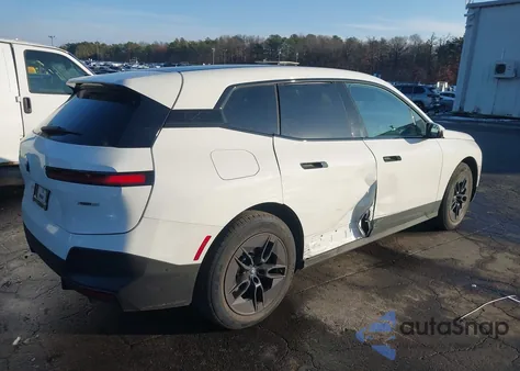 2024 BMW Ix xDrive50 z USA, uszkodzony, nr VIN WB523CF05RCP16943